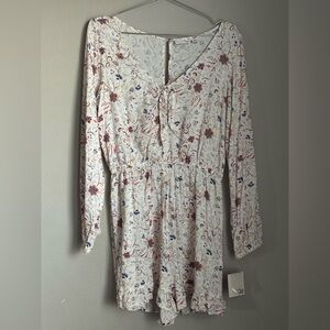 🌸 SO Floral Long Sleeve Short Romper w/ Keyhole Back & Tie Front– Size Medium 🌸
